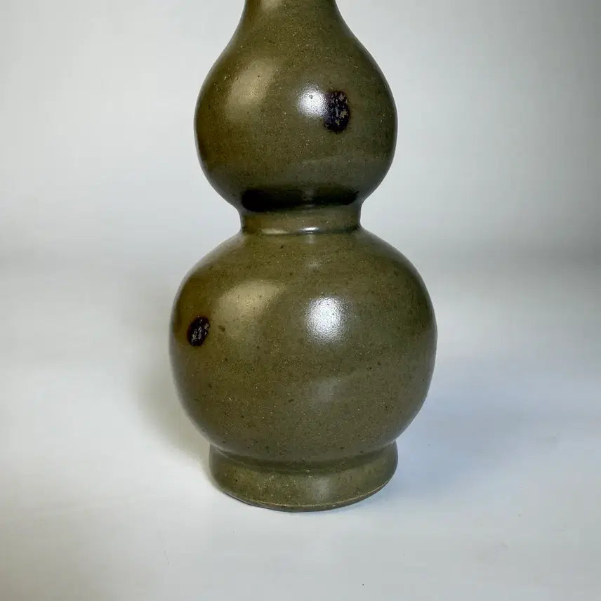 [BUNJANG] Yongcheonyo Iron-Spotted Gourd-Shaped Vase / 용천요 철수반 호로병