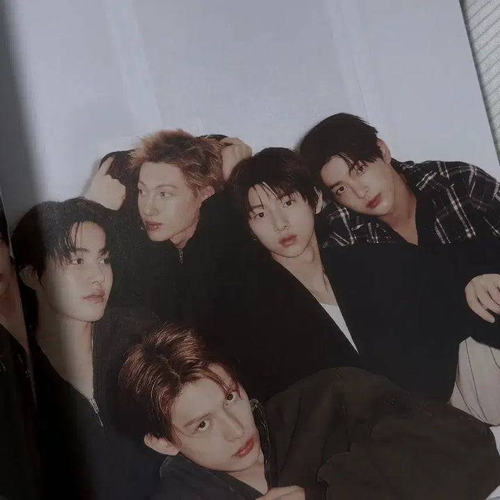 [BUNJANG] Korelis Sung Hyun December Dazed Photobook / 코르티스 성현 12월호 데이즈드 화보집