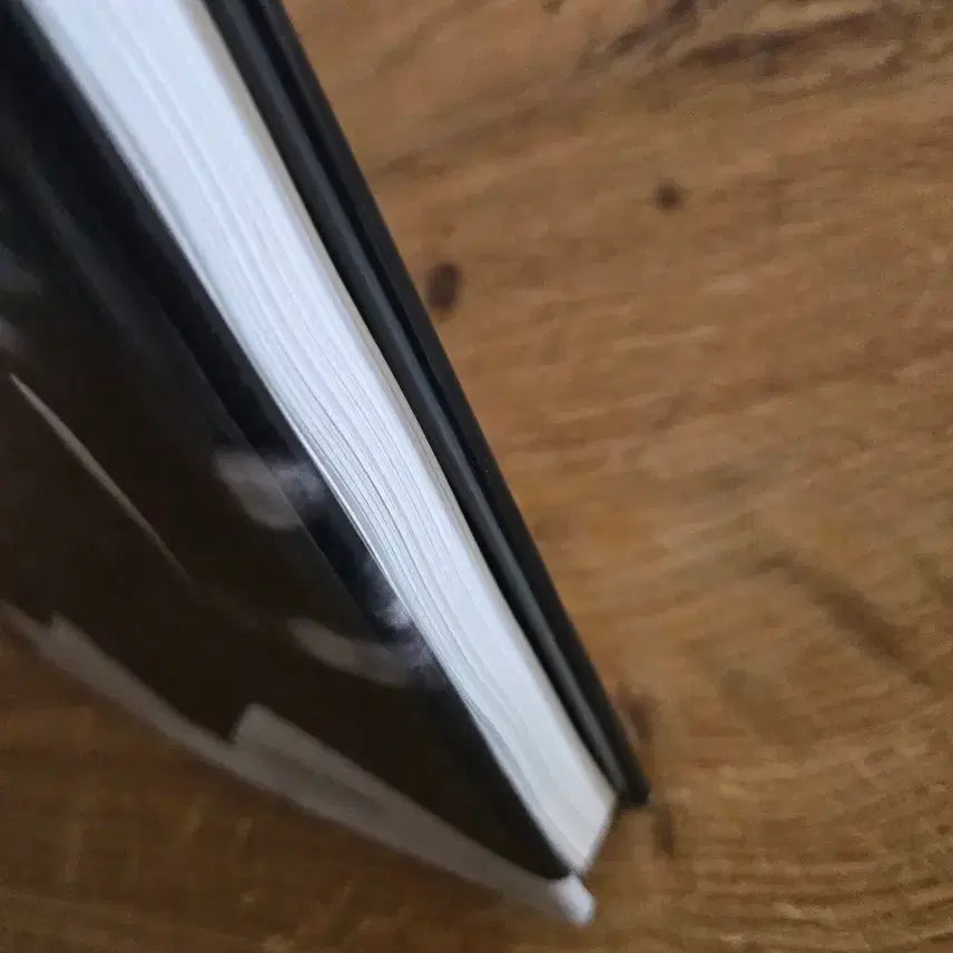 [BUNJANG] Audrey Hepburn Hardcover Photo Album by Nick Yap / 오드리햅번 사진첩 하드커버