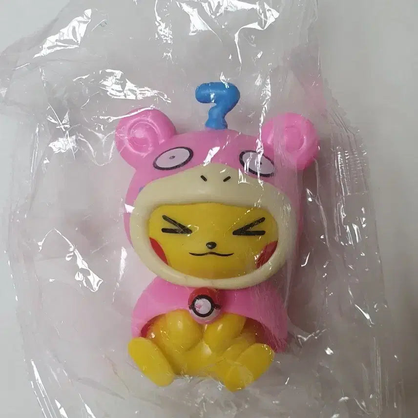 [BUNJANG] Poncho Pikachu Adon Figure / 판쵸피카츄 아돈 피규어 새상품