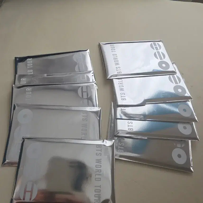 [BUNJANG] BTS World Tour Photocard Bundle Set (10ea, Sealed) / 방탄소년단 BTS WORLD TOUR 포토 카드 미개봉 10개