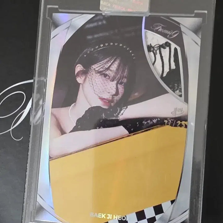 [BUNJANG] fromis_9 Baek Ji-heon Glove Relic Photocard / 프로미스나인 백지헌 글러브 렐릭