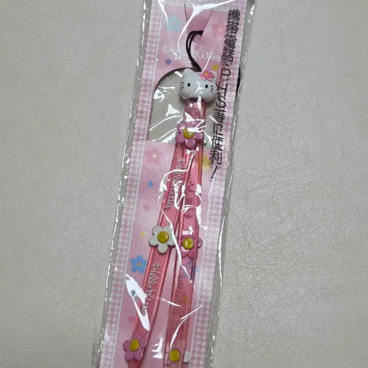 [BUNJANG] Sanrio Classic Kitty "Kaohana" PVC Strap with Flower Charm / 고전키티 카오하나 스트랩 꽃키티 pvc스트랩