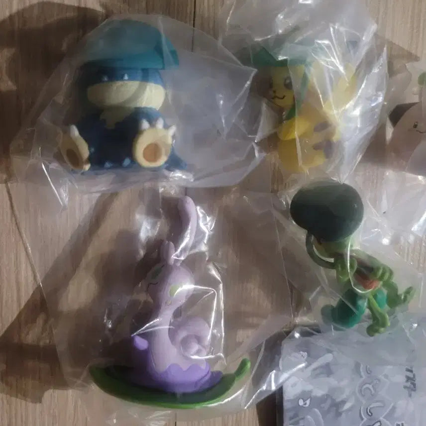 [BUNJANG] Pokemon "Gently Falling Rain" Gacha Figure Set (5 Types, Sealed) / 포켓몬 보슬보슬 비 피하기 가챠 피규어 5종 미개봉 나무지기 피카츄 등