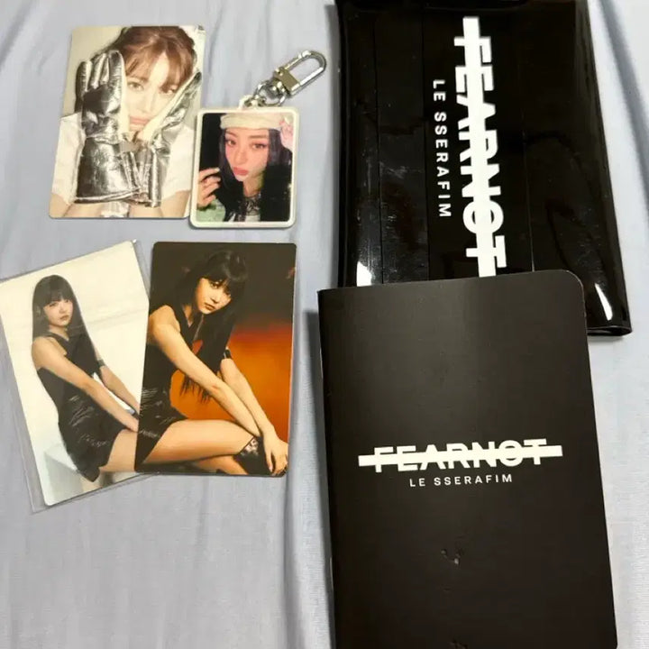 [BUNJANG] LE SSERAFIM 1st Membership Passport + Case + Photocard Keyring Bundle Set / 르세라핌 1기 멤버십 여권 +케이스 양도 +포카 키링 일괄