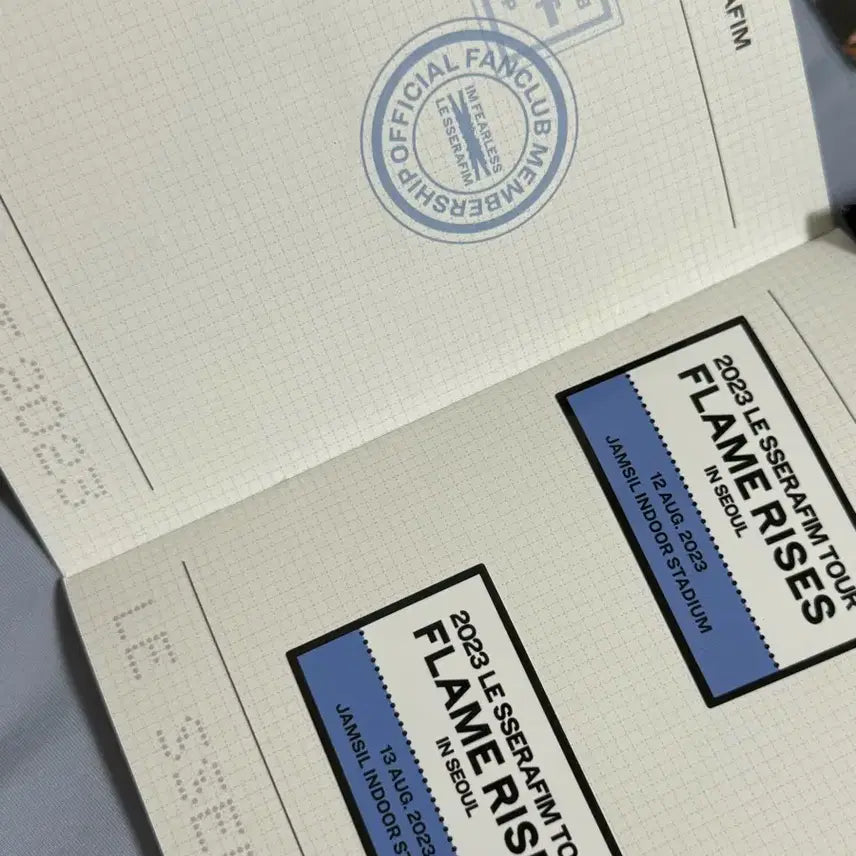 [BUNJANG] LE SSERAFIM 1st Membership Passport + Case + Photocard Keyring Bundle Set / 르세라핌 1기 멤버십 여권 +케이스 양도 +포카 키링 일괄