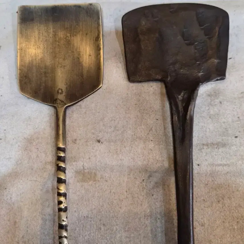 [BUNJANG] Antique Korean Bronze and Cast Iron Fireplace Tools Set / 민속품  / 동 불손과 무쇠 불손 2점