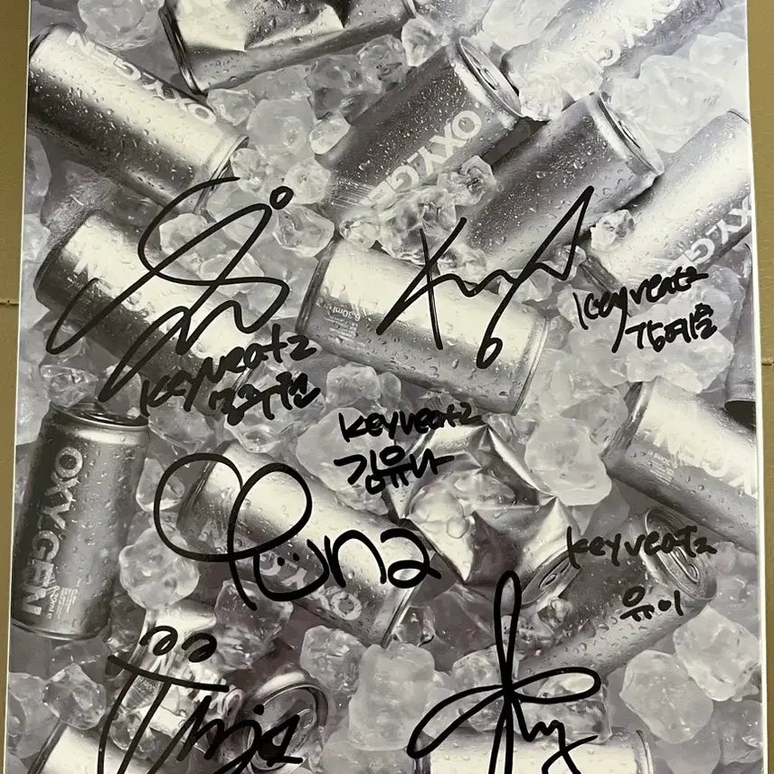 [BUNJANG] Keyveatz Signed Album + Badge / 키비츠 Keyveatz 친필 싸인 앨범+뱃지