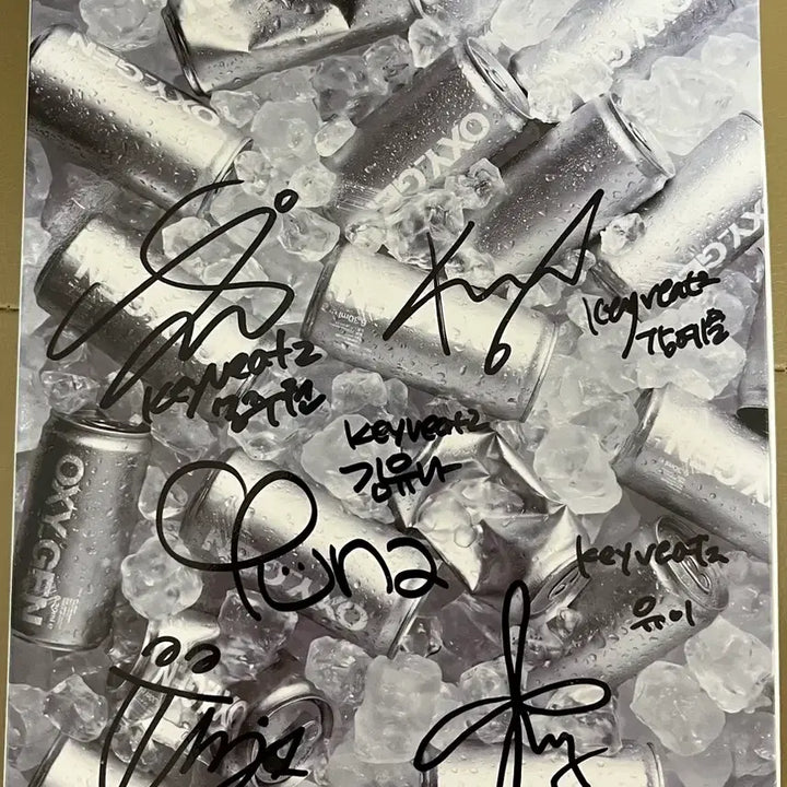 [BUNJANG] Keyveatz Signed Album + Badge / 키비츠 Keyveatz 친필 싸인 앨범+뱃지