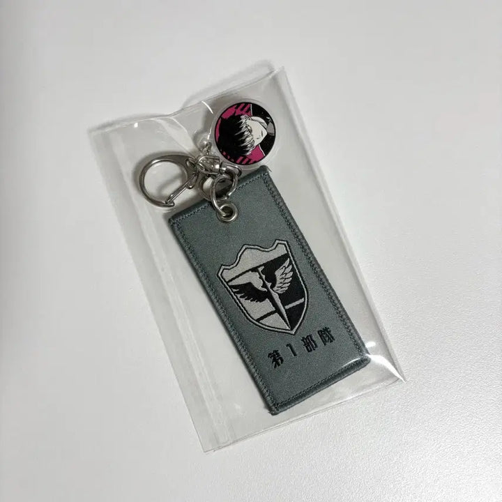 [BUNJANG] Kaiju No. 8 Narumi Gen Emblem Keychain &amp; Hoshina Souichiro Figure / 괴수8호 나루미 겐 엠블럼 키링 원화전 괴팔 호시나 소우시로 피규어