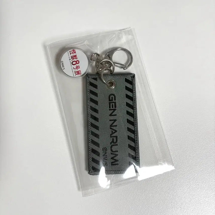 [BUNJANG] Kaiju No. 8 Narumi Gen Emblem Keychain &amp; Hoshina Souichiro Figure / 괴수8호 나루미 겐 엠블럼 키링 원화전 괴팔 호시나 소우시로 피규어