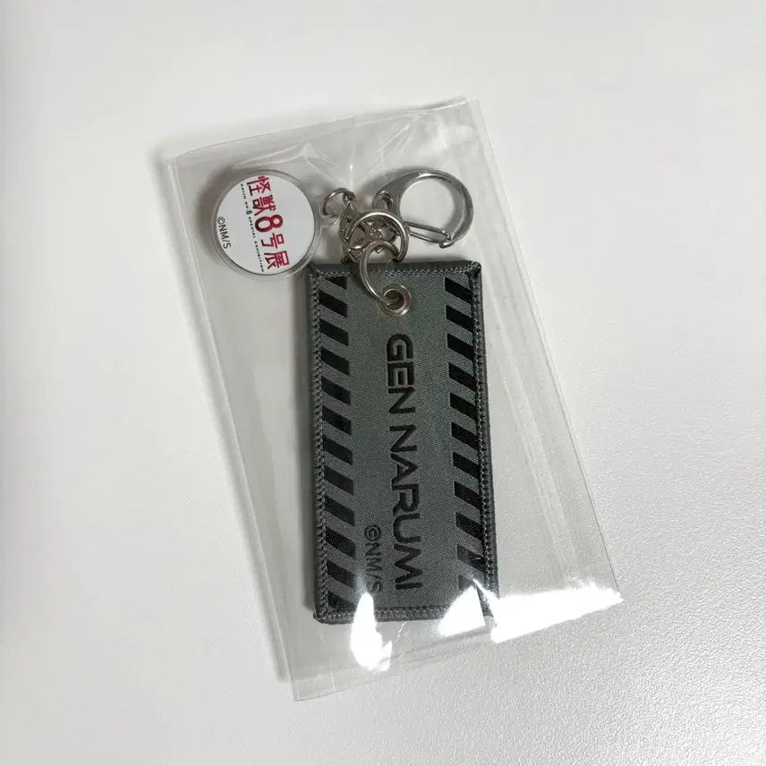 [BUNJANG] Kaiju No. 8 Narumi Gen Emblem Keychain &amp; Hoshina Souichiro Figure / 괴수8호 나루미 겐 엠블럼 키링 원화전 괴팔 호시나 소우시로 피규어