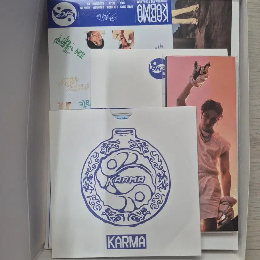 [BUNJANG] Karma (Album) Unsealed - Pre-order Edition / 카르마 예판 단순 개봉
