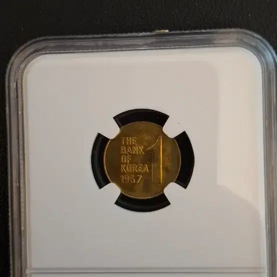 [BUNJANG] 1967 1 Won Coin (Uncirculated, Graded 64) / 1967년1원 미사용  64등급