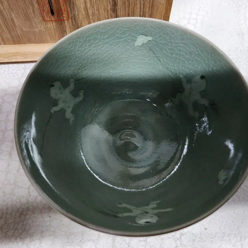 [BUNJANG] Haegang Yugeunhyung Celadon Boy Pattern Tea Bowl / 해강 유근형 청자 동자문 다완 도자기 말찻잔