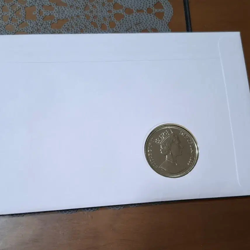 [BUNJANG] Queen Elizabeth The Queen Mother 100th Anniversary Commemorative Postcard Medal with 1 Crown Coin / 엘리자베스 왕대비의 탄생 100주년을 기념 엽서메달