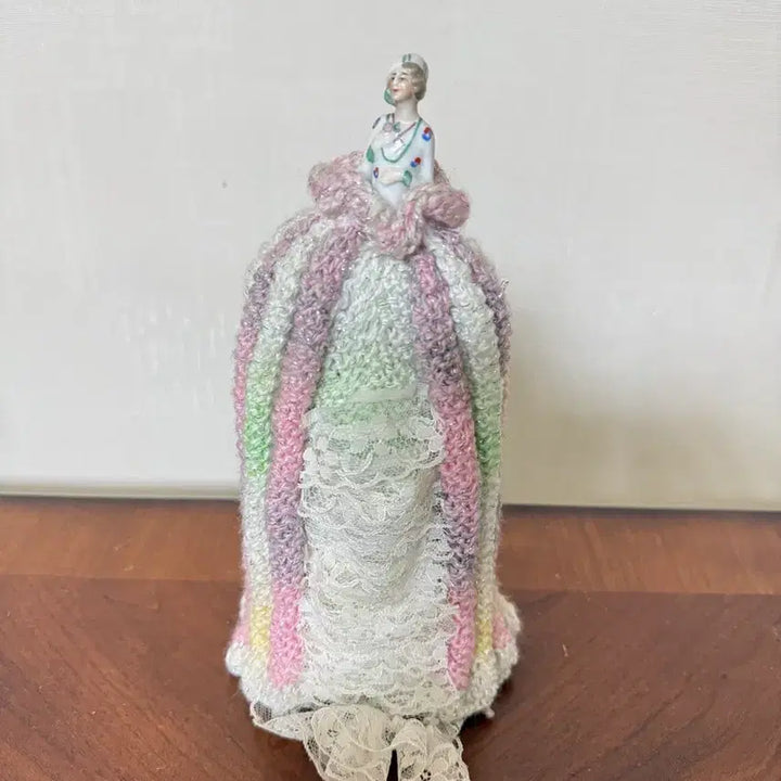 [BUNJANG] European Antique Half-Doll Knitted Tricozi / 유럽 앤틱 하프돌 인형 뜨개 티코지