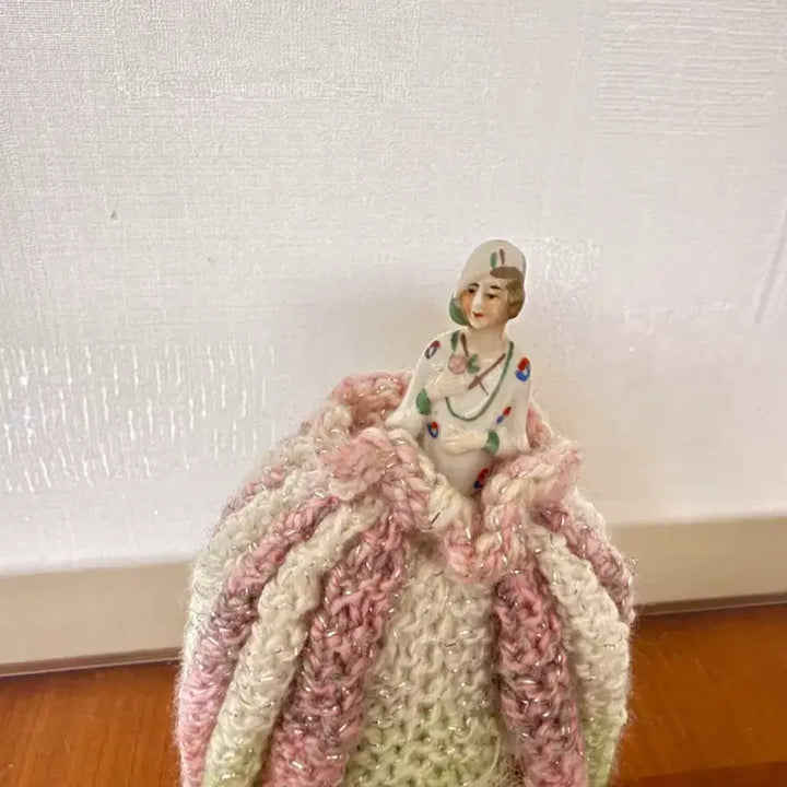 [BUNJANG] European Antique Half-Doll Knitted Tricozi / 유럽 앤틱 하프돌 인형 뜨개 티코지