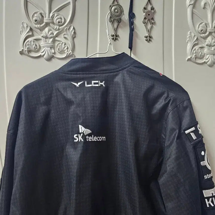 [BUNJANG] T1 2025 Worlds Jacket L Size No Marking New / t1 티원 2025 월즈 자켓 L사이즈 노마킹 새상품
