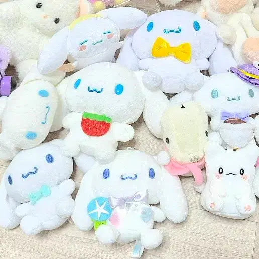 [BUNJANG] Sanrio Halloween KuJi Cinnamonroll Doll Keychain / 산리오 할로윈 쿠지 초코 케이크 모자 시나모롤 인형 키링