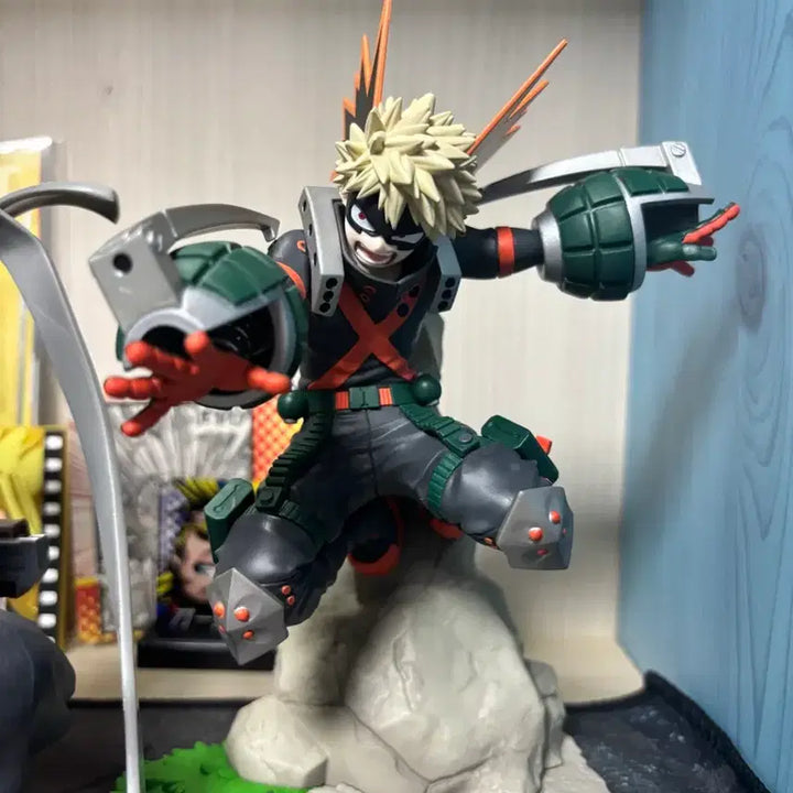 [BUNJANG] My Hero Academia Katsuki Bakugo Sega Cross Link Figure &amp; Juhang Can Badges Bundle Set / [피규어 캔뱃지 일괄] 히로아카 바쿠고 세가 크로스링크 피규어+십걸 배지