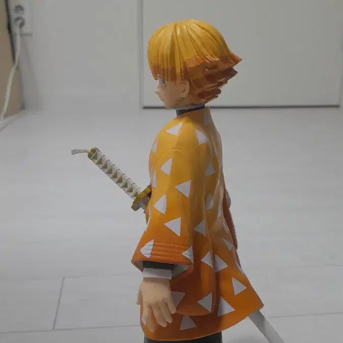 [BUNJANG] Demon Slayer Zenitsu Agatsuma Figure / 귀멸의 칼날 젠이츠 피규어 판매
