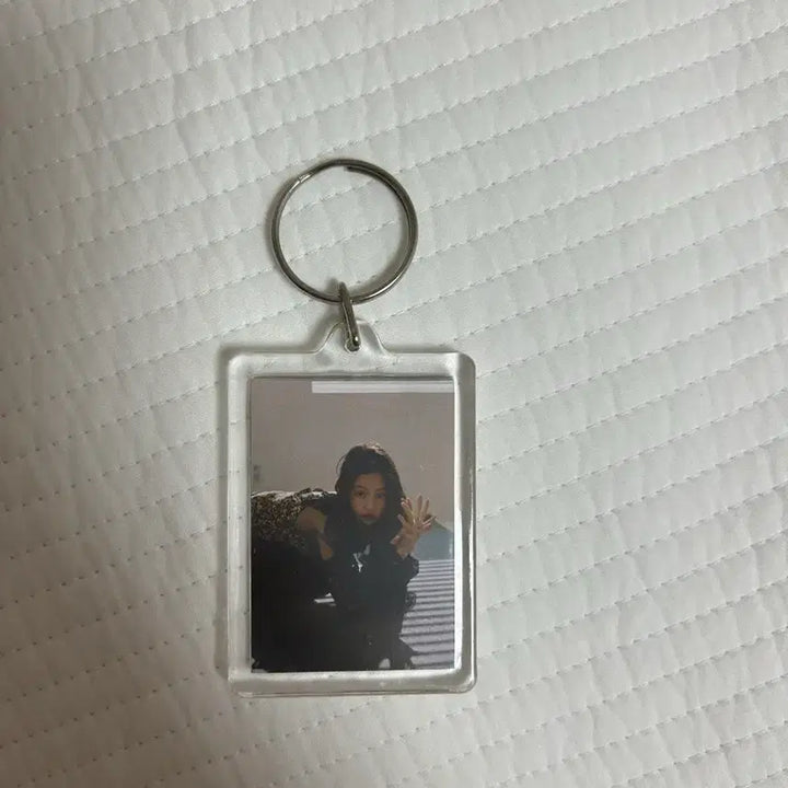 [BUNJANG] Jennie Exhibition Keychain, Magnet, Postcard Bundle Set / 일괄 제니 전시회 키링 마그넷 엽서