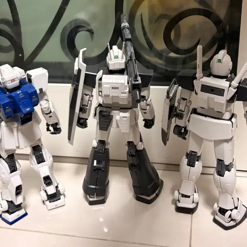 [BUNJANG] Master Grade (MG) White Dingo Unit Limited Edition Gunpla Kit / [MG]건프라 클럽G 화이트 딩고소대 한정판+한정판 정크