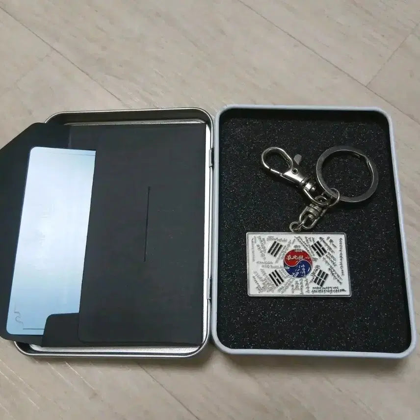 [BUNJANG] Infresh Supporter Cadet Taegeukgi Flag Keychain / 인프레쉬 후원 학도병 태극기 키링 대한민국 한국 국기 굿즈