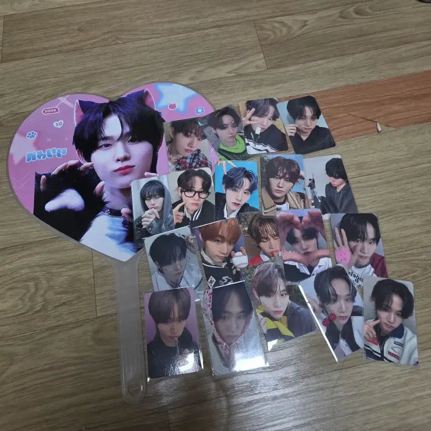 [BUNJANG] EVNNE Jiyunseo Bundle Set Photocard &amp; Uchiwa / 전 이븐 지윤서 우치와와 포카 일괄로 팔아요
