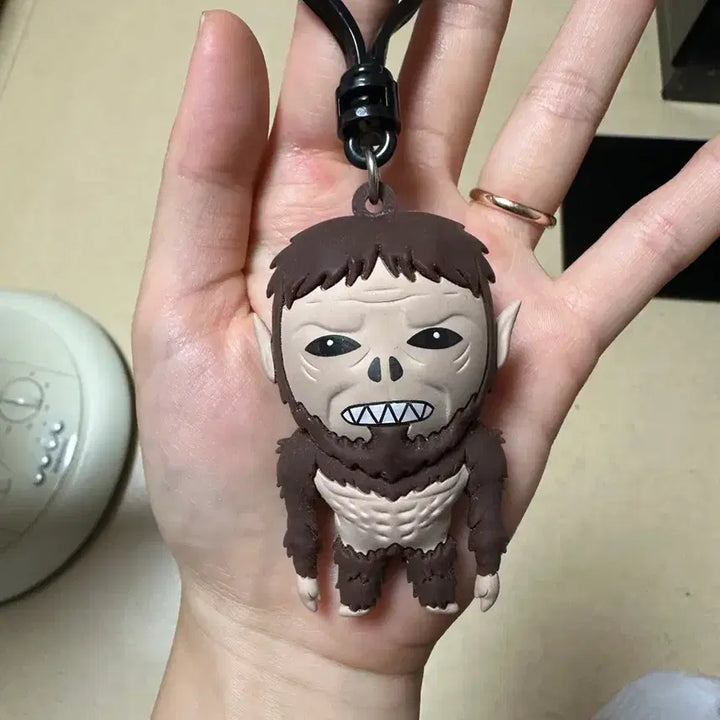 [BUNJANG] Attack on Titan Beast Titan Keychain / 짐승거인 백클립 키링 (진격의거인)