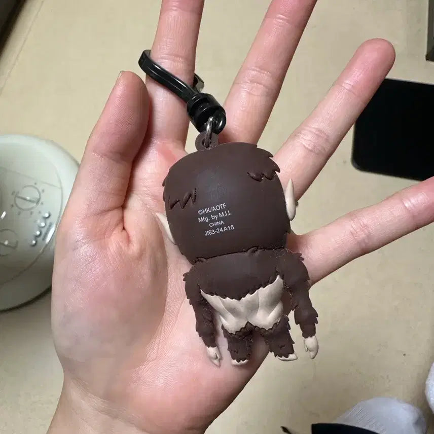 [BUNJANG] Attack on Titan Beast Titan Keychain / 짐승거인 백클립 키링 (진격의거인)