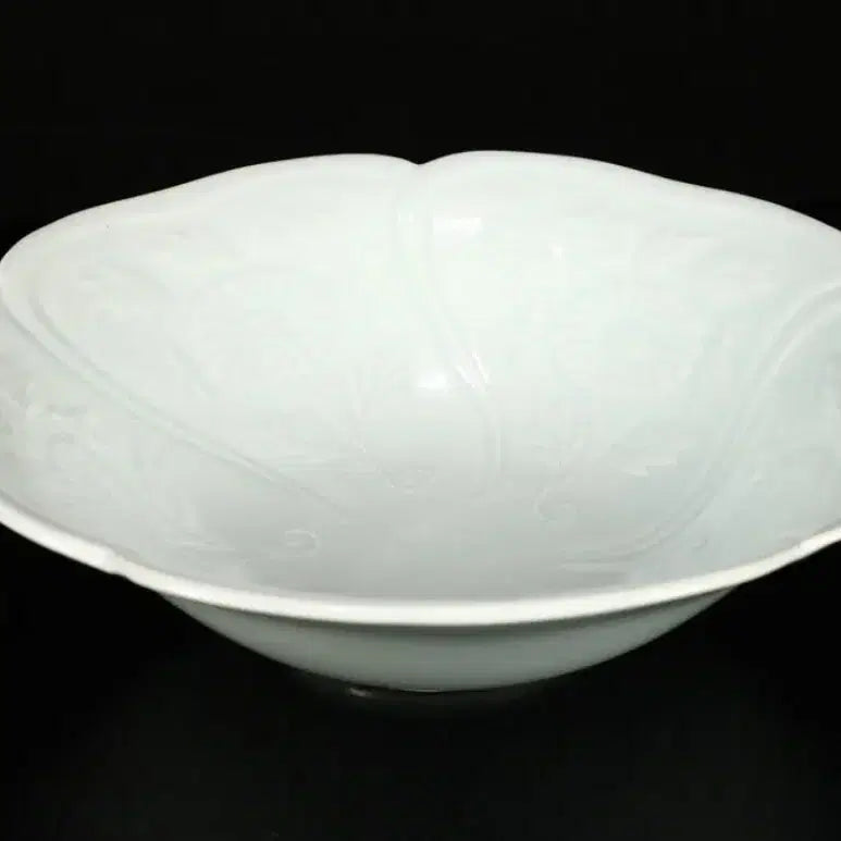 [BUNJANG] Jisuntak National Intangible Cultural Heritage Chrysanthemum Celadon White Porcelain Bowl / 무형문화재 지순탁 국화문 백자 대접 또는 완 다도구 차도구