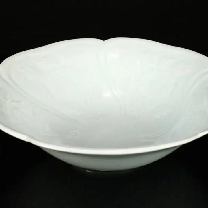 [BUNJANG] Jisuntak National Intangible Cultural Heritage Chrysanthemum Celadon White Porcelain Bowl / 무형문화재 지순탁 국화문 백자 대접 또는 완 다도구 차도구