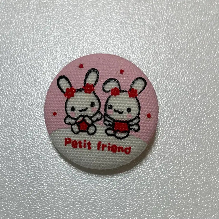 [BUNJANG] Heisei Retro Rabbit Pin Button "Petit friend" / 고전 헤이세이 레트로 우사기 핀버튼