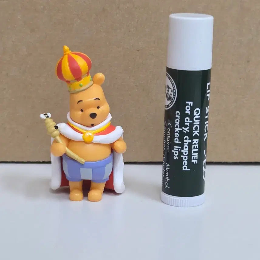 [BUNJANG] Disney Winnie the Pooh Costume Figure Collection Crown Pooh Gacha Figure / 디즈니 곰돌이 푸우 코스튬 피규어 컬렉션 왕관을 쓴 푸 가챠 키규어