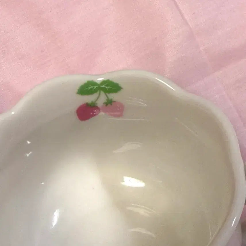 [BUNJANG] Vintage Strawberry Kitty Cup / (새상품컨디션) 고전딸기키티 컵, 고전딸기키티