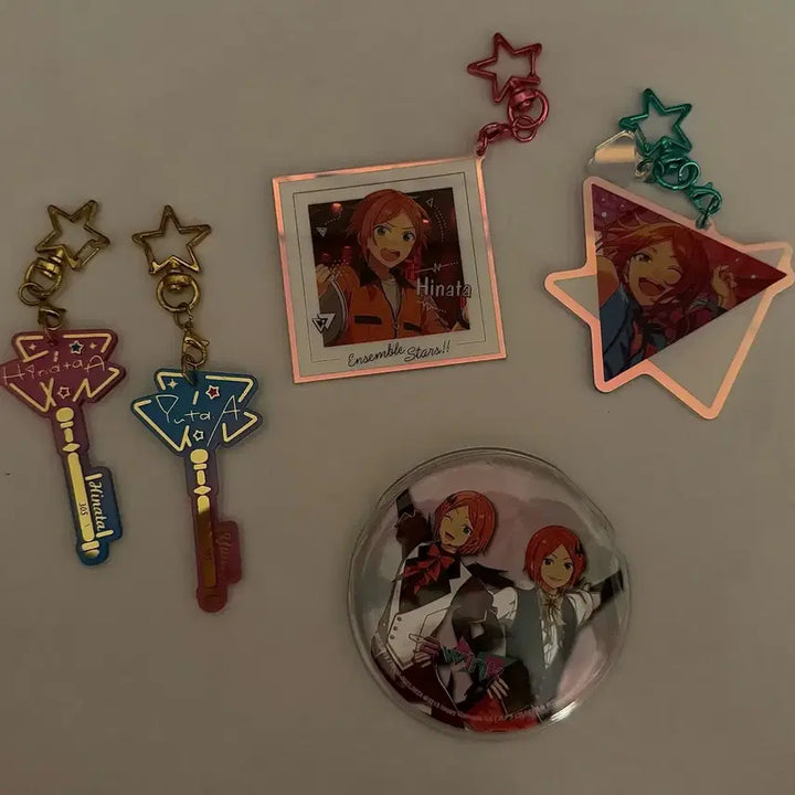[BUNJANG] Ensemble Stars Hinata Yuuta Keyring &amp; Badge Bundle Set / (일괄) 앙상블스타즈 히나타 유우타 키링 뱃지