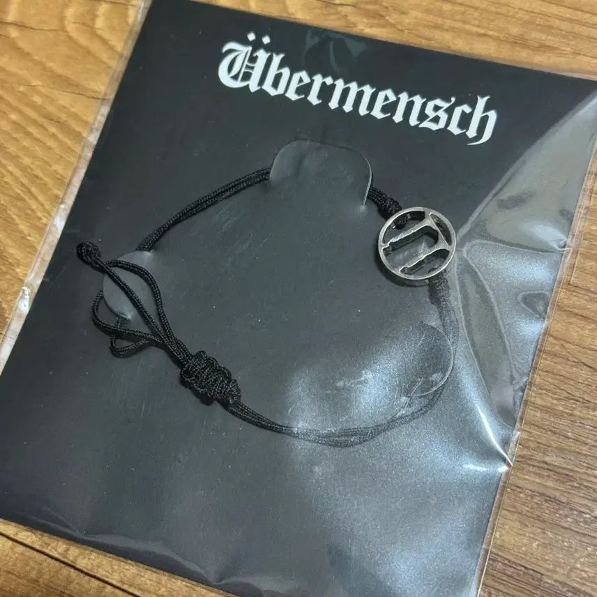 [BUNJANG] G-Dragon WEMINCSCH Thread Bracelet Black / 지드래곤 위버멘쉬 쓰레드 브레이슬릿 블랙
