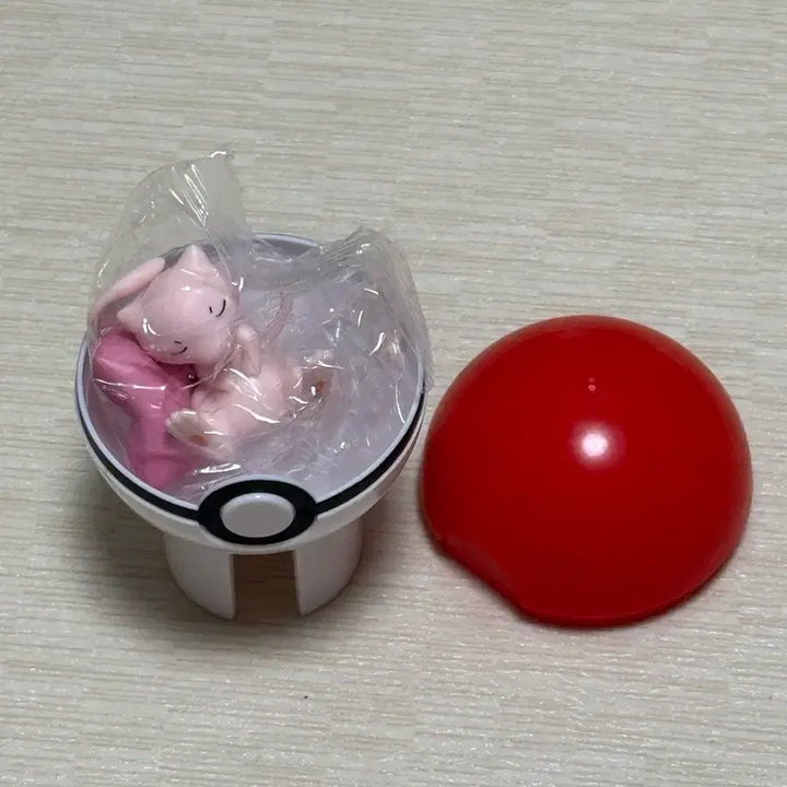 [BUNJANG] GS25 Monster Ball Drink Mu Figure / 지에스 몬스터볼 음료 뮤