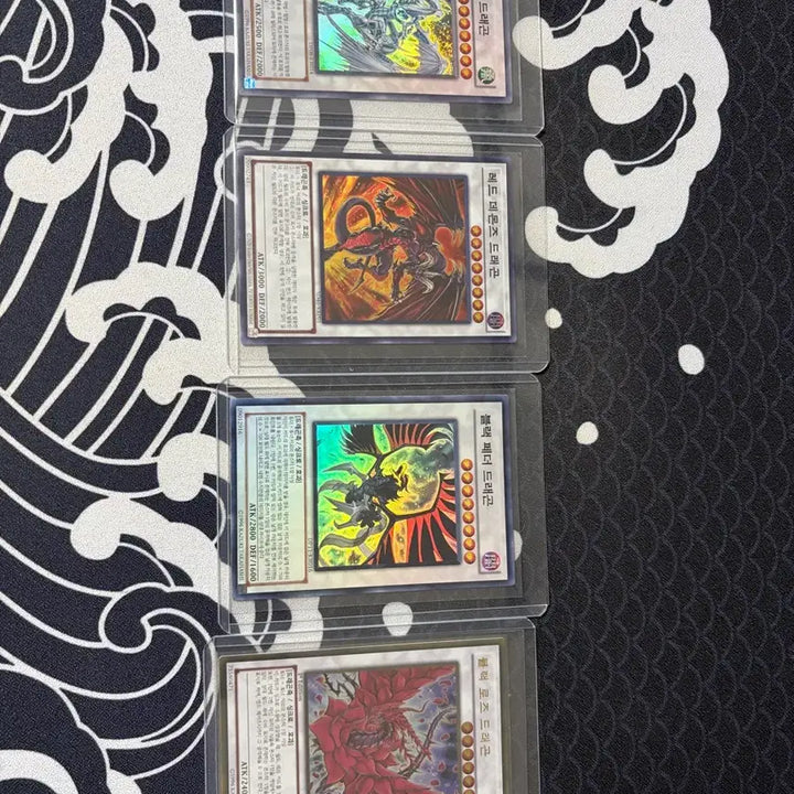 [BUNJANG] Yu-Gi-Oh! Stardust Dragon, Red-Eyes Darkness Metal Dragon, Blackwing - Shura the Flameful, Black Rose Dragon 1st Edition Gold Rare Bundle Set / 유희왕 스타더스트 레드데몬즈 블랙페더 슈레 블랙로즈 1st 골레 팝니다