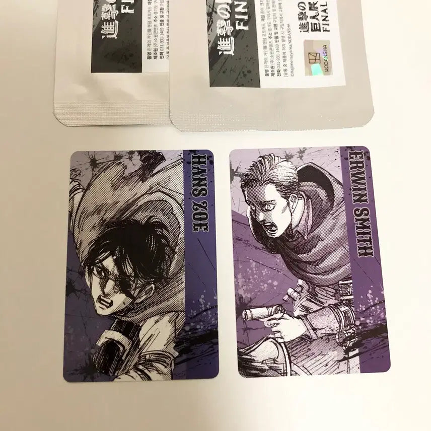 [BUNJANG] Attack on Titan Exhibition - Special Exhibition Memorabilia - Hanji &amp; Erwin Photocard Set / 진격의거인 전시회 포토카드 한지,엘빈 원가양도 진격거