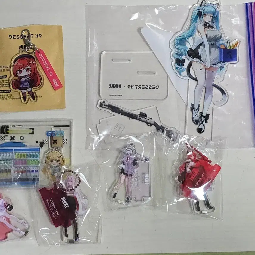 [BUNJANG] Nikke Collaboration Acrylic Stand &amp; Keyring Bundle / 니케 콜라보 아크릴, 키링 일괄