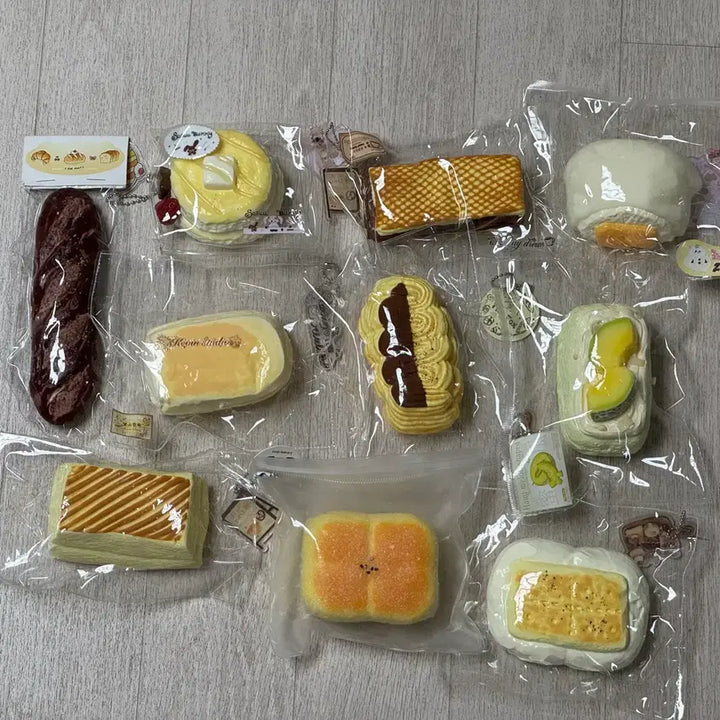 [BUNJANG] Handmade Chewy Toy - Daydream Studio Ladodo Sugar Bread Kevin Jurara / 수제 말랑이 시니스튜디오 데이드림 라도도 설탕빵 케빈 주라라 판매