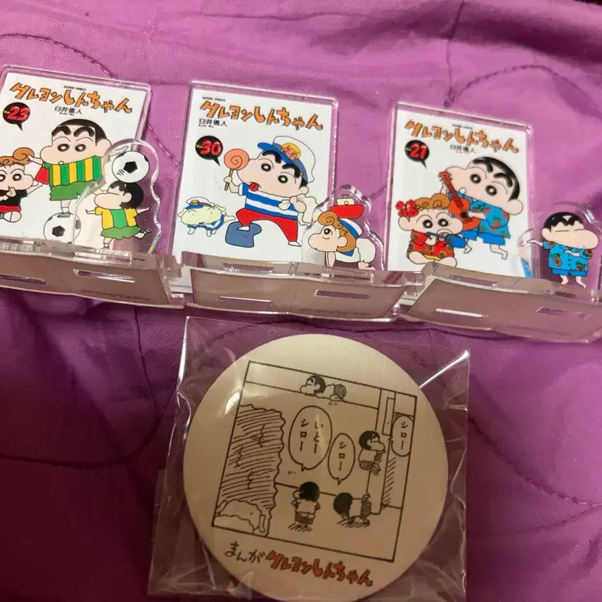 [BUNJANG] Crayon Shin-chan Original Art Acrylic Standee &amp; Badge Set / 짱구 원화 아크릴 스탠딩 &amp; 뱃지
