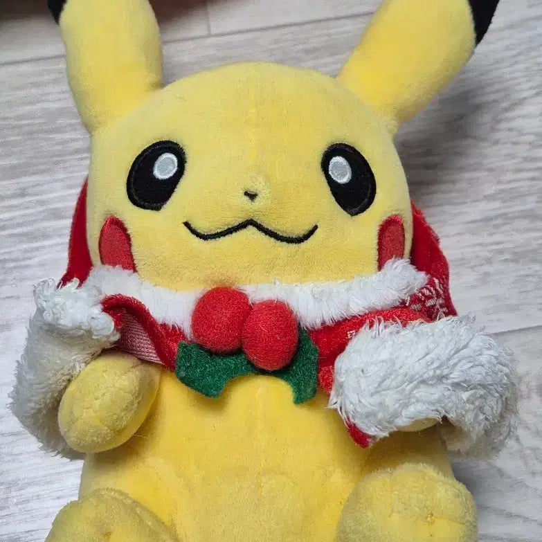 [BUNJANG] Pokemon Pikachu Christmas Edition Plush / 크리스마스 피카츄 인형 (정품)