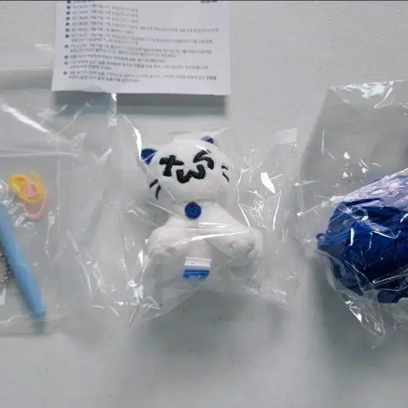 [BUNJANG] TWS Ttoong-i Mascot Plush Kit / 새상품) 투어스 망토 투냥이 판매합니다