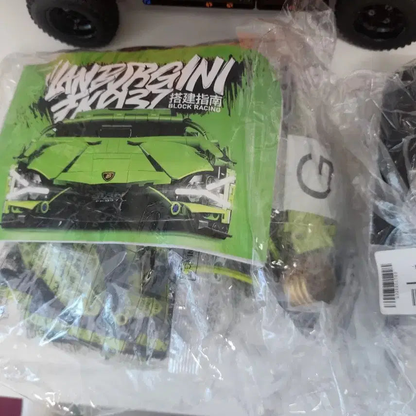 [BUNJANG] LEGO Technic Ford F-150 Raptor (42126) and Bonus Sets / 레고 테크닉 포드 F-150 랩터  42126과 기타