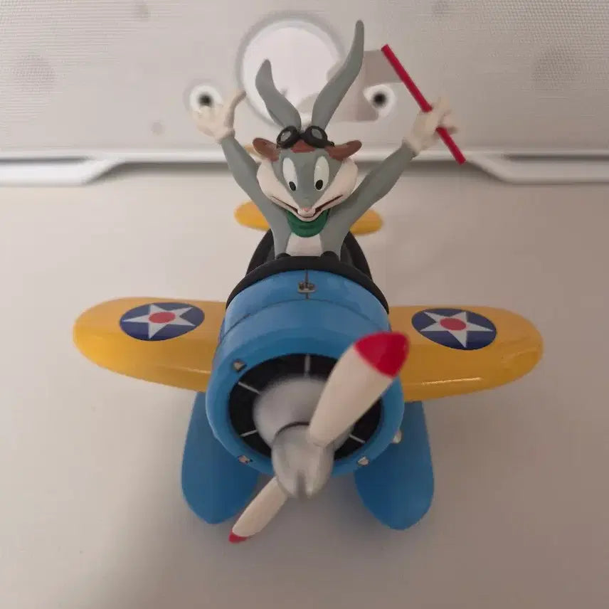 [BUNJANG] Hallmark Mickey Mouse &amp; Bugs Bunny Pilot Airplane Figurine Set (Box Included) / 홀마크 미키마우스 벅스버니 일괄 팝니다(박스O)