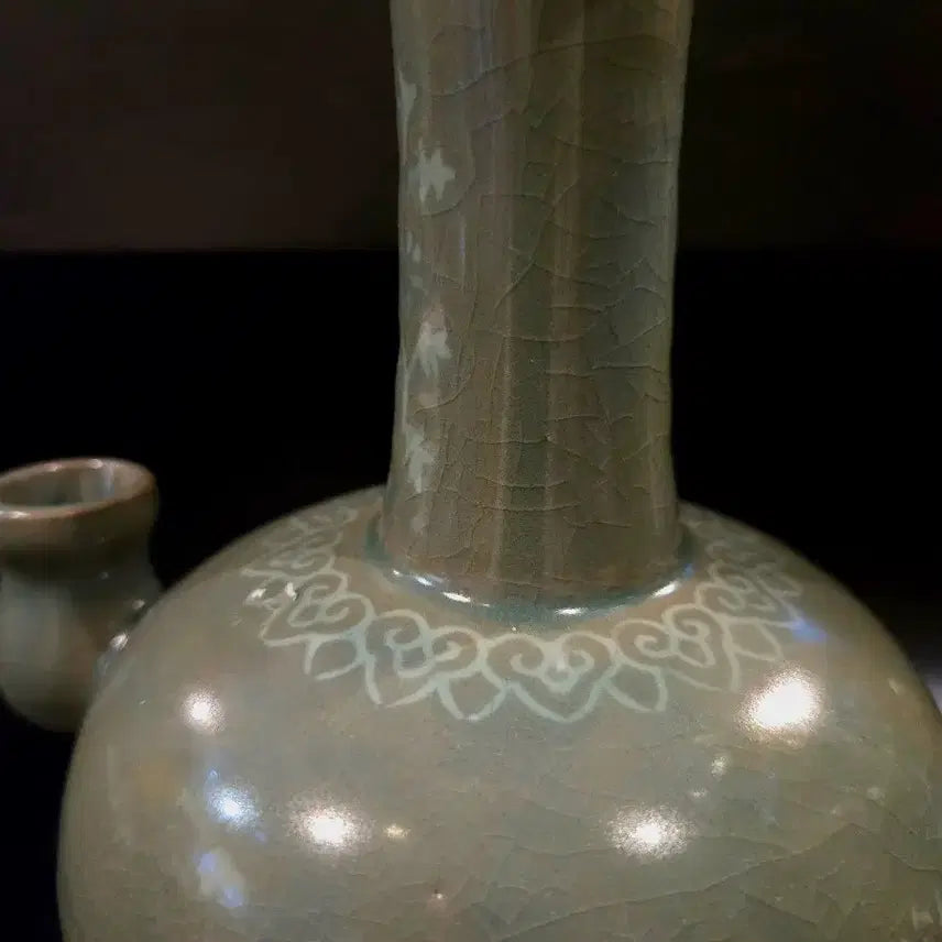 [BUNJANG] Goryeo Celadon Inlaid Willow and Waterfowl Motif Vase / 청자 상감 포류수금문 정병